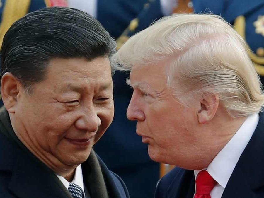 Zľava Si Ťin-pching a Donald Trump.