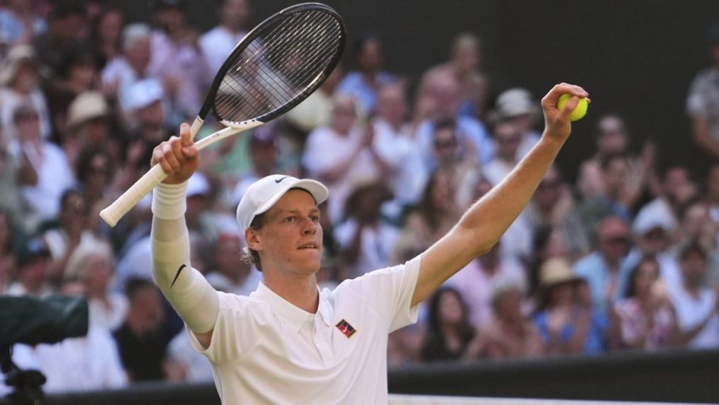 Djokovič nekládol svetovej jednotke príliš veľký odpor. Sinnerovi stačili na postup do finále Wimbledonu tri sety