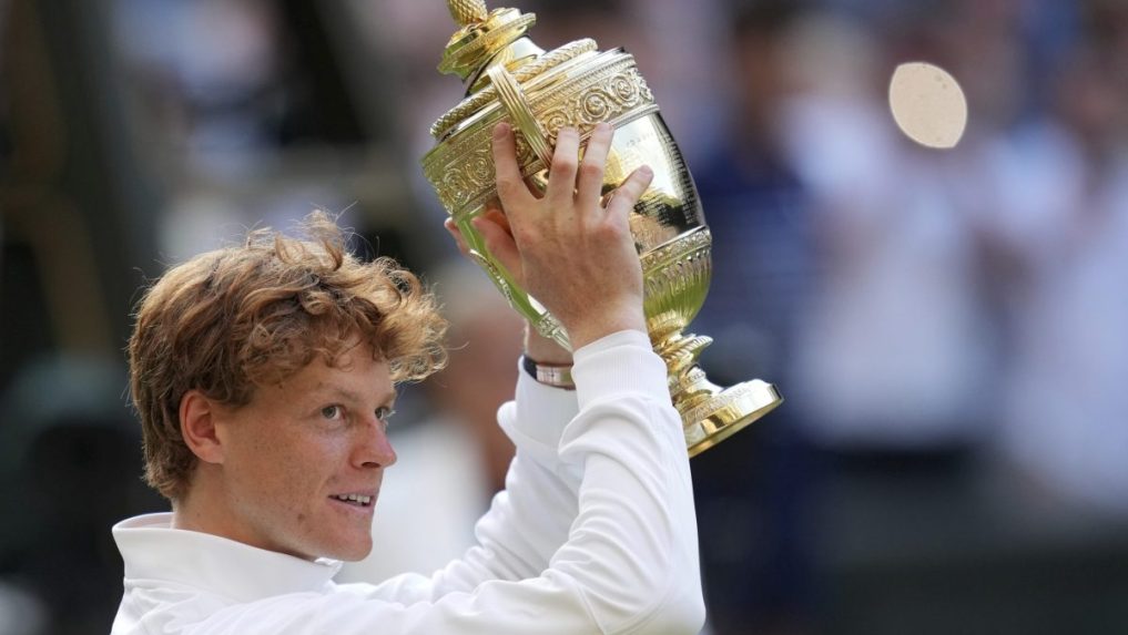 Sinner oplatil Alcarazovi prehru z finále Roland Garros, stal sa prvým talianskym víťazom Wimbledonu