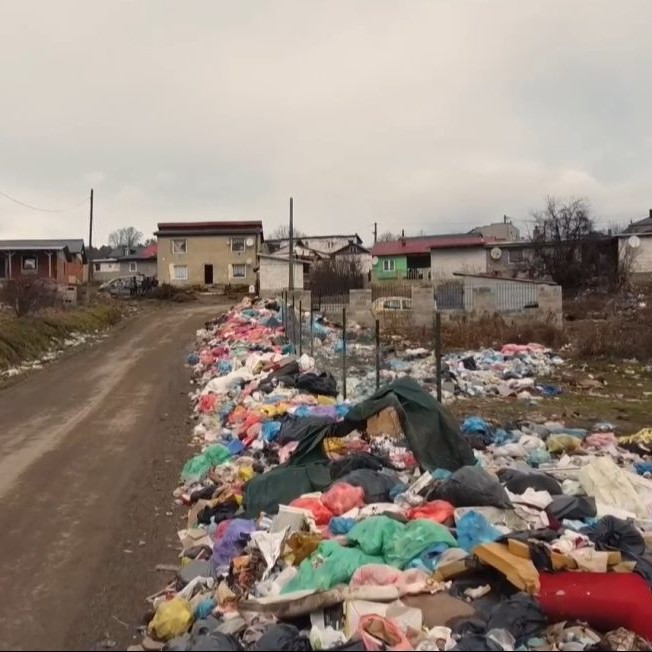 V Malom Slivníku mesiace rástla nelegálna skládka. Krajskí cestári ju odstránili, otázne však je, kto to zaplatí