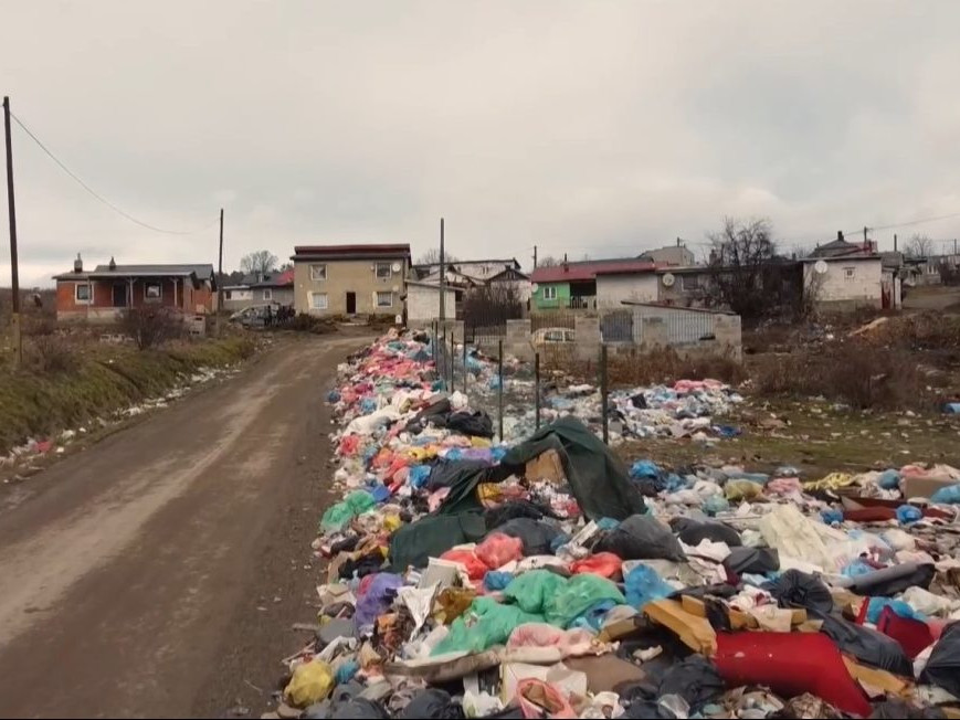 Na snímke nelegálna skládka v Malom Slivníku.