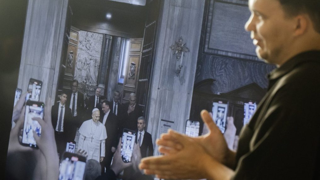 Fotiť sa nechystal, vo Vatikáne nakoniec zachytil najlepšiu snímku roka. Poznáme víťaza Slovak Press Photo