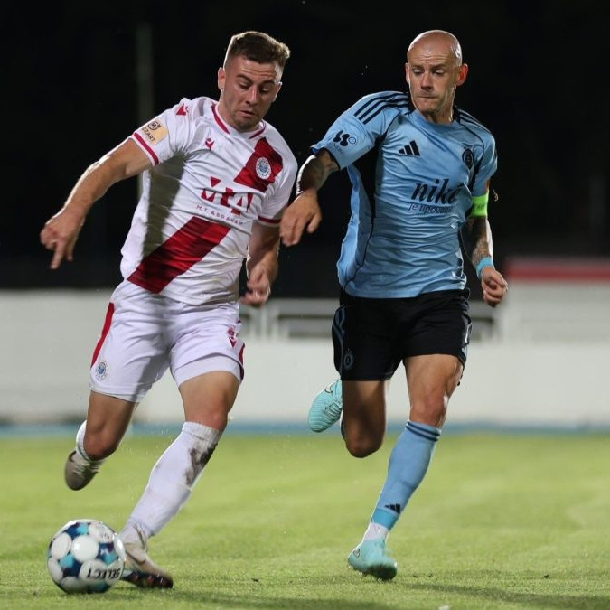 Na snímke hráč Slovana Vladimír Weiss ml. (vpravo) počas odvetného zápasu 2. predkola Ligy majstrov HŠK Zrinjski Mostar - ŠK Slovan Bratislava v Mostare.
