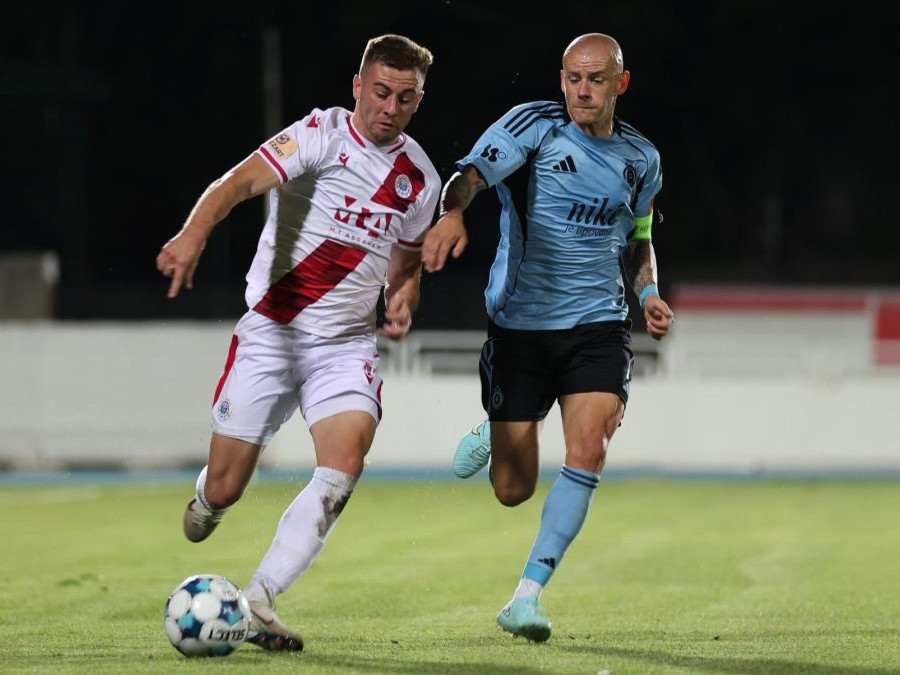 Na snímke hráč Slovana Vladimír Weiss ml. (vpravo) počas odvetného zápasu 2. predkola Ligy majstrov HŠK Zrinjski Mostar - ŠK Slovan Bratislava v Mostare.