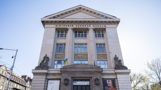 SR snm23 SNM Prírodovedné múzeum BAX SNM23: Slovenské národné múzeum - Prírodovedné múzeum Na snímke budova, v ktorej sídli Slovenské národné múzeum (SNM) na Vajenského nábreží v Bratislave.