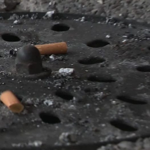 Slovenské mestá a obce vyzývajú štát na boj s cigaretovými ohorkami. T. Taraba tvrdí, že na riešení problému pracuje