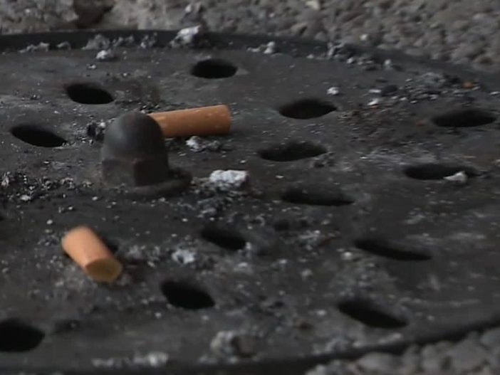 Slovenské mestá a obce vyzývajú štát na boj s cigaretovými ohorkami. T. Taraba tvrdí, že na riešení problému pracuje
