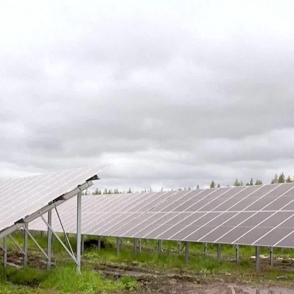 Neďaleko polárneho kruhu dokončujú najsevernejšiu solárnu elektráreň v Európe. Pomôže jej odraz slnečných lúčov od snehu