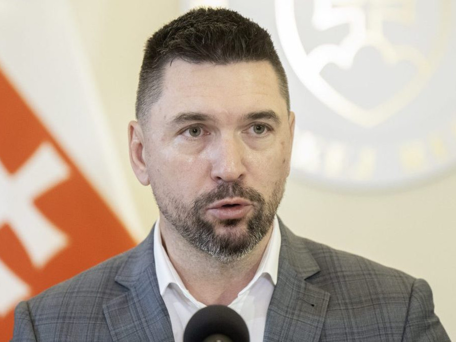 Poľnohospodári môžu požiadať o finančnú podporu na poistné či poradenstvo. Rezort pôdohospodárstva spustil výzvy