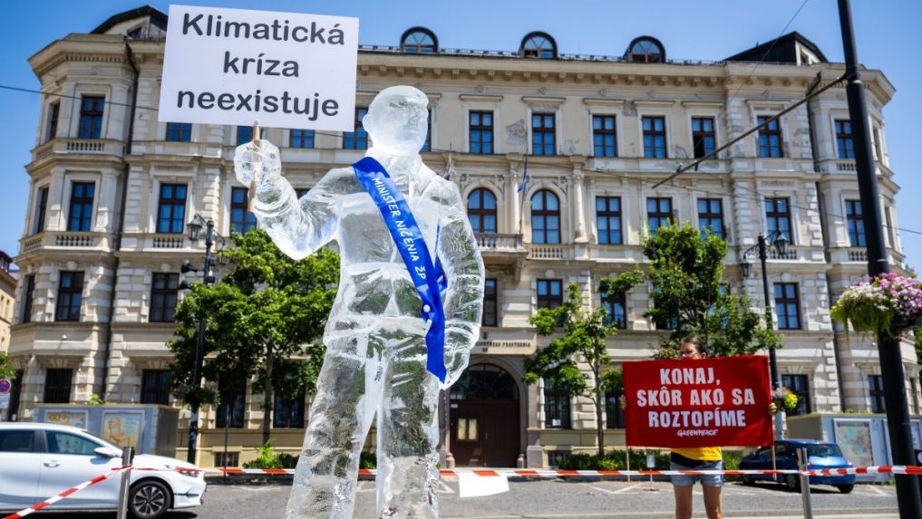 Greenpeace vyzýva T. Tarabu, aby začal riešiť klimatickú krízu. Minister odkázal, že Slovensko ju nespôsobilo