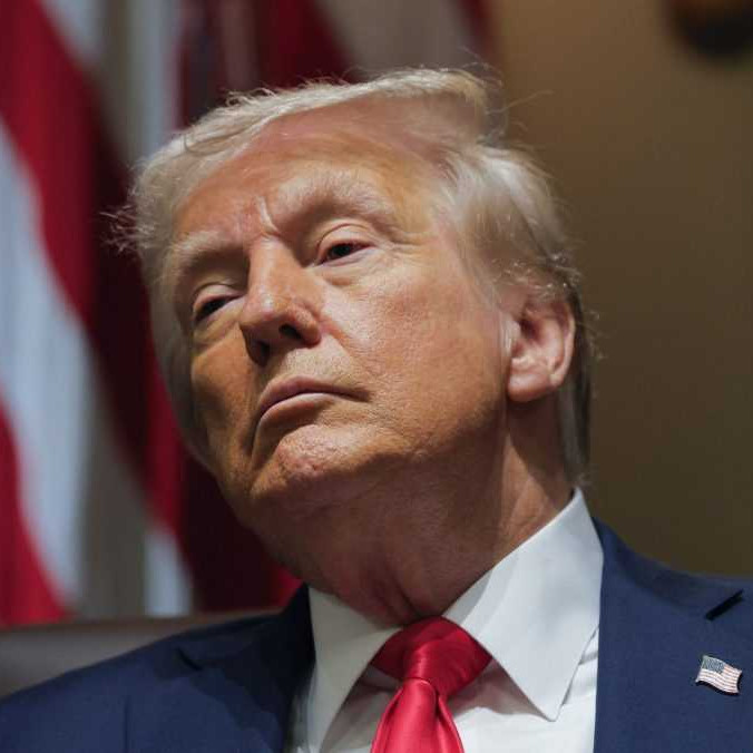CNN získala nahrávku, na ktorej Trump opisuje, ako hrozil Putinovi, že v prípade útoku na Ukrajinu zbombarduje Moskvu