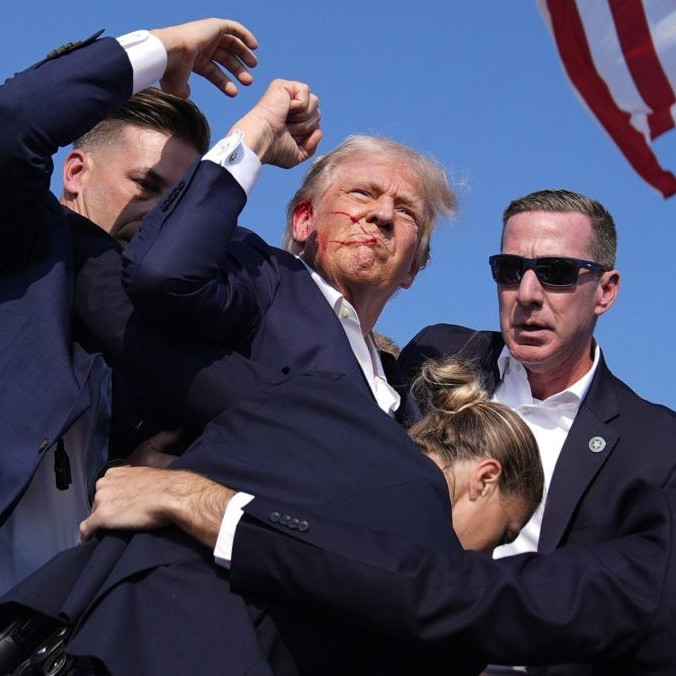 Od pokusu o atentát na Donalda Trumpa uplynul rok. Experti varujú pred rastúcim násilím a nenávisťou