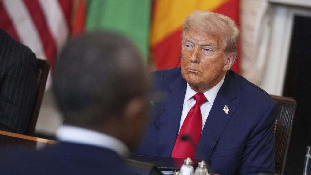 USA od augusta zavedú 35-percentné clo na tovar z Kanady, oznámil Trump. Zvažujú aj tzv. plošné clá