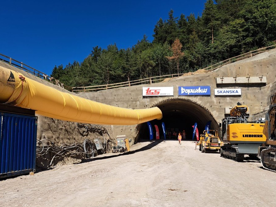 Železničiari začínajú s razením kľúčového tunela Španí Háj. Je súčasťou modernizácie úseku Poprad – Tatry – Vydrník