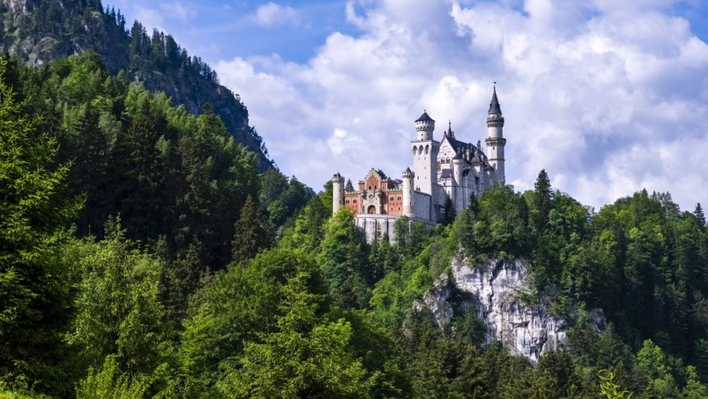 Na snímke zámok Neuschwanstein.