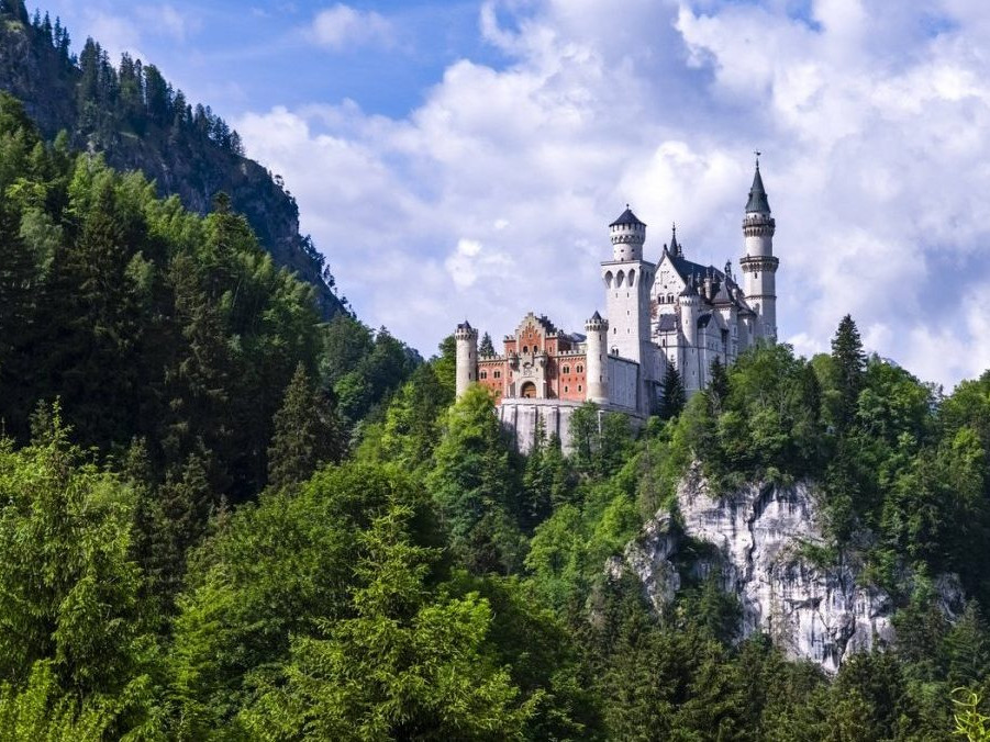 Na snímke zámok Neuschwanstein.