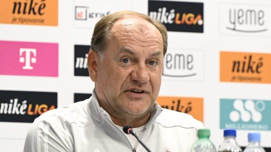 Tréner ŠK Slovan Bratislava Vladimír Weiss.