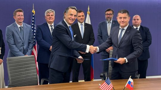 zástupcovia SR a spoločnosti Westinghouse