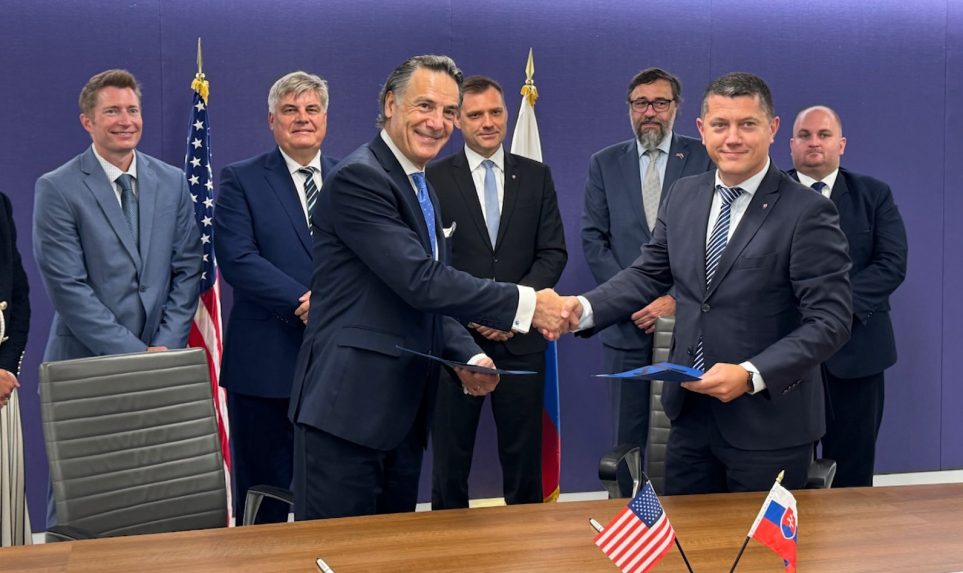 zástupcovia SR a spoločnosti Westinghouse