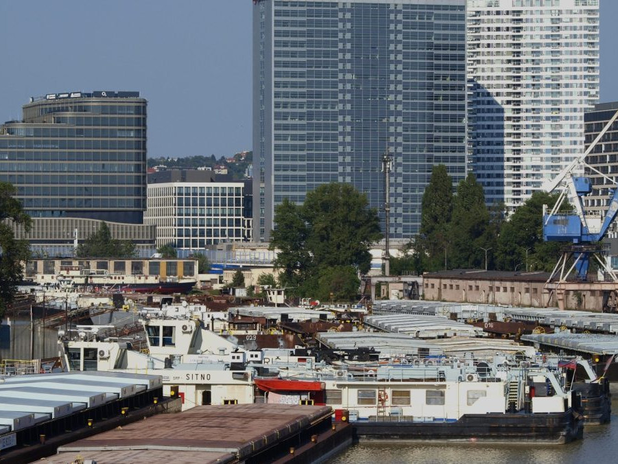 Zimný prístav v Bratislave.