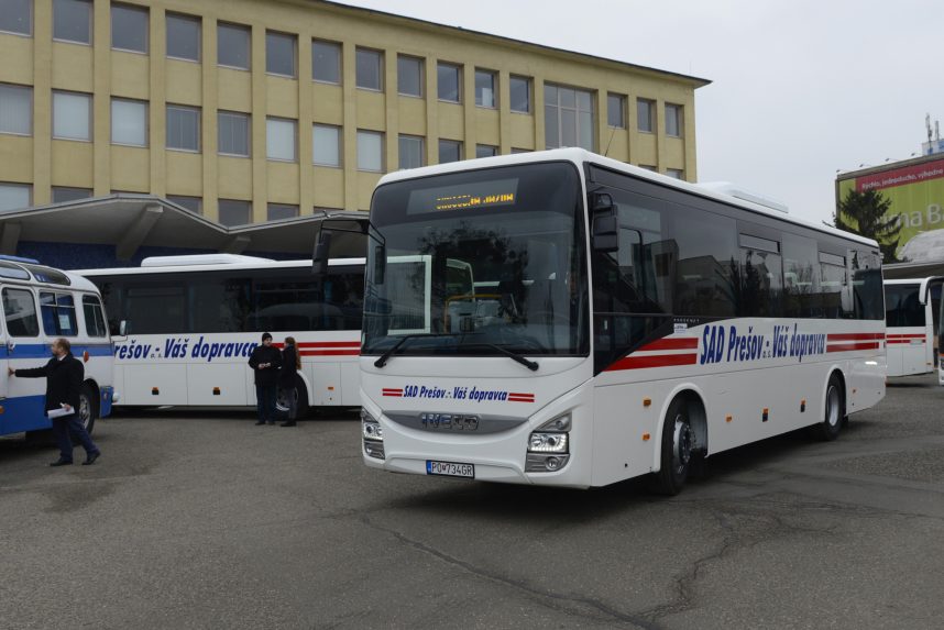 Autobus pre prímestskú dopravu v Prešove.
