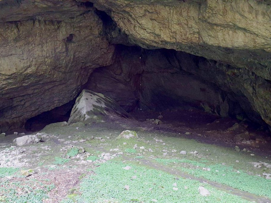 Na snímke portálový vchod do jaskyne Silická ľadnica.