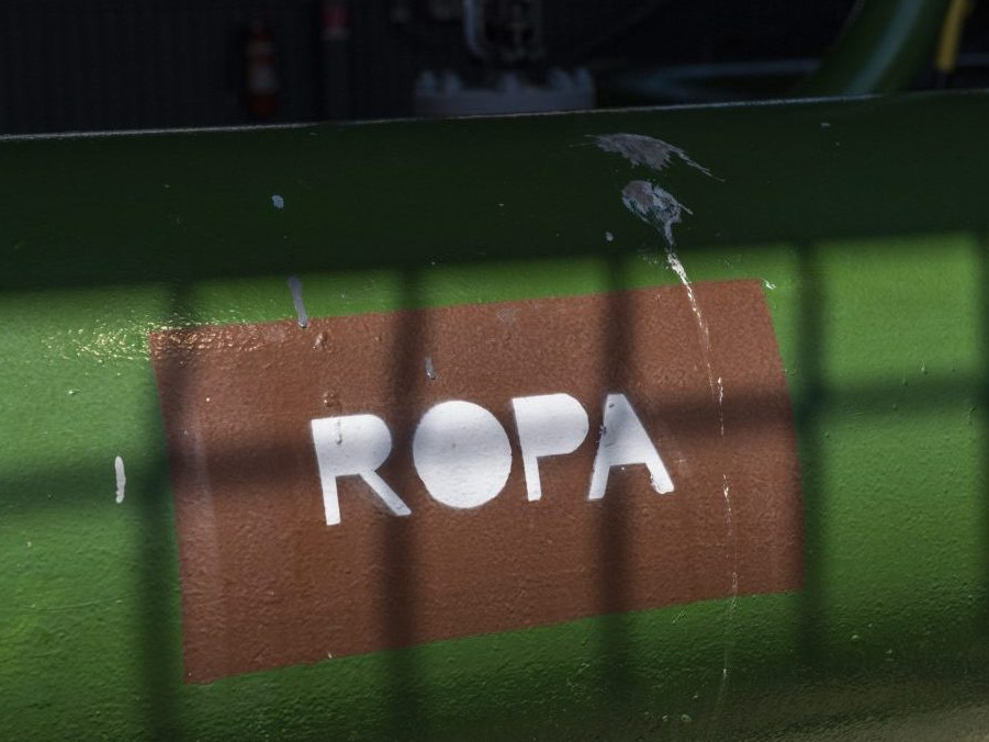 Vyústenie ropovodu Družba v rafinérii Slovnaft v Bratislave.