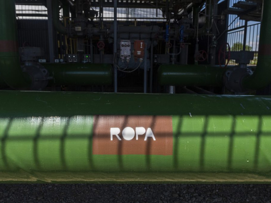 Vyústenie ropovodu Družba v rafinérii Slovnaft v Bratislave.