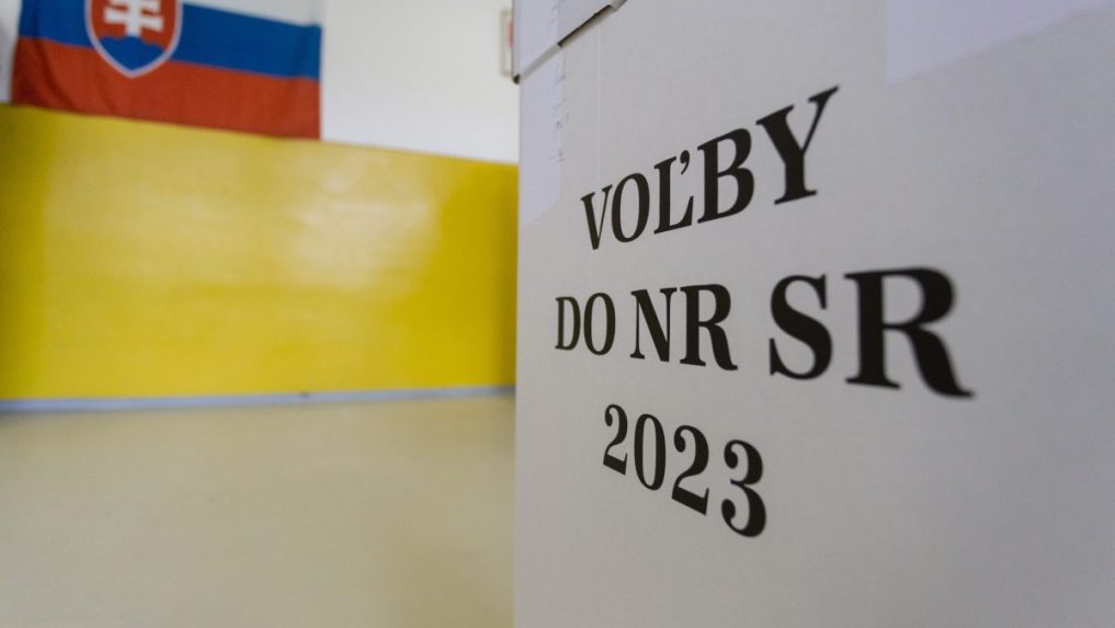 Volebná miestnosť v pohraničnej obci Čierne.