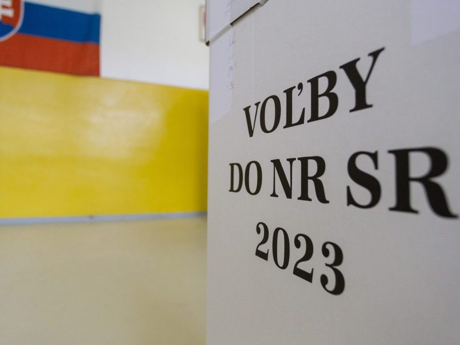 Volebná miestnosť v pohraničnej obci Čierne.