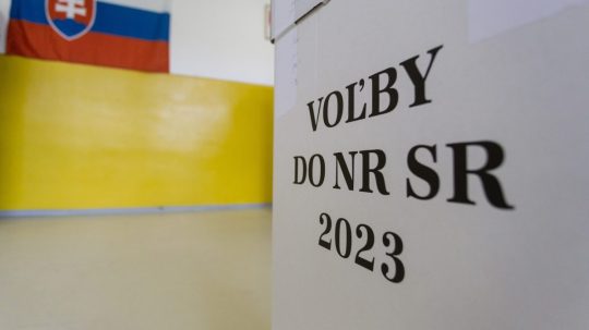 Volebná miestnosť v pohraničnej obci Čierne.