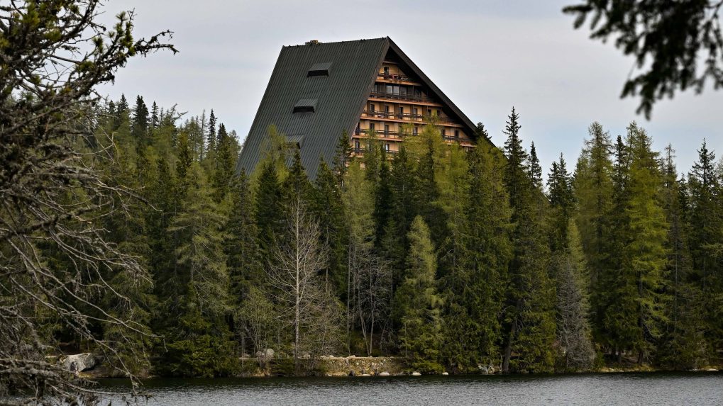Na snímke Wellness Hotel Patria zo Štrbského plesa vo Vysokých Tatrách.