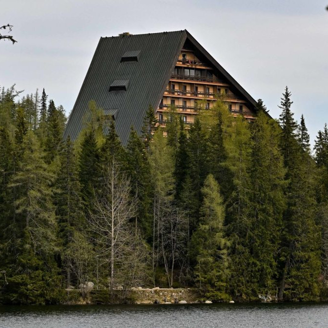 Na snímke Wellness Hotel Patria zo Štrbského plesa vo Vysokých Tatrách.