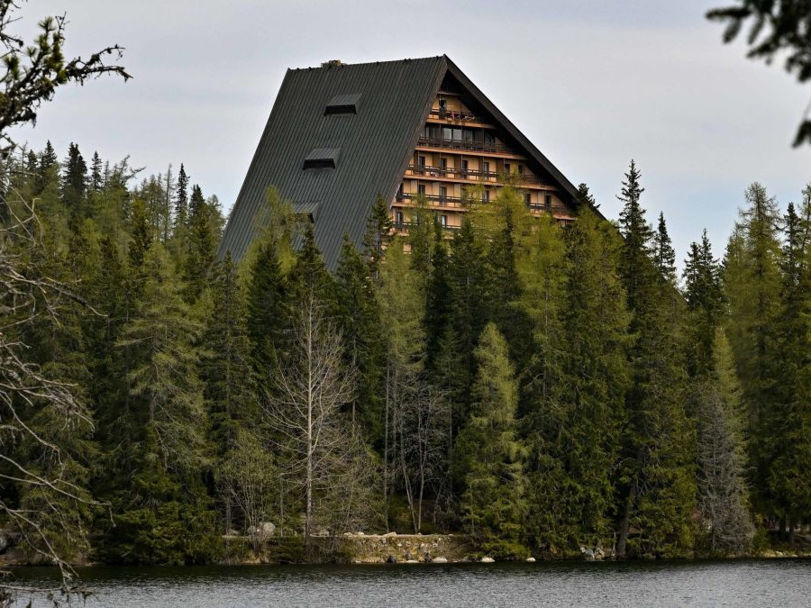 Na snímke Wellness Hotel Patria zo Štrbského plesa vo Vysokých Tatrách.