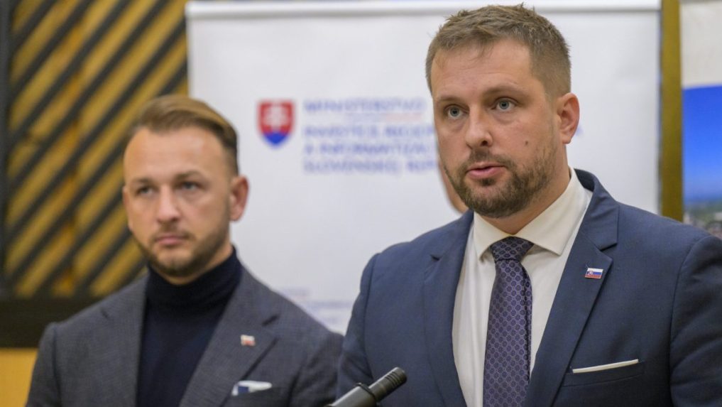 Sprava minister zdravotníctva Kamil Šaško a minister vnútra Matúš Šutaj Eštok.