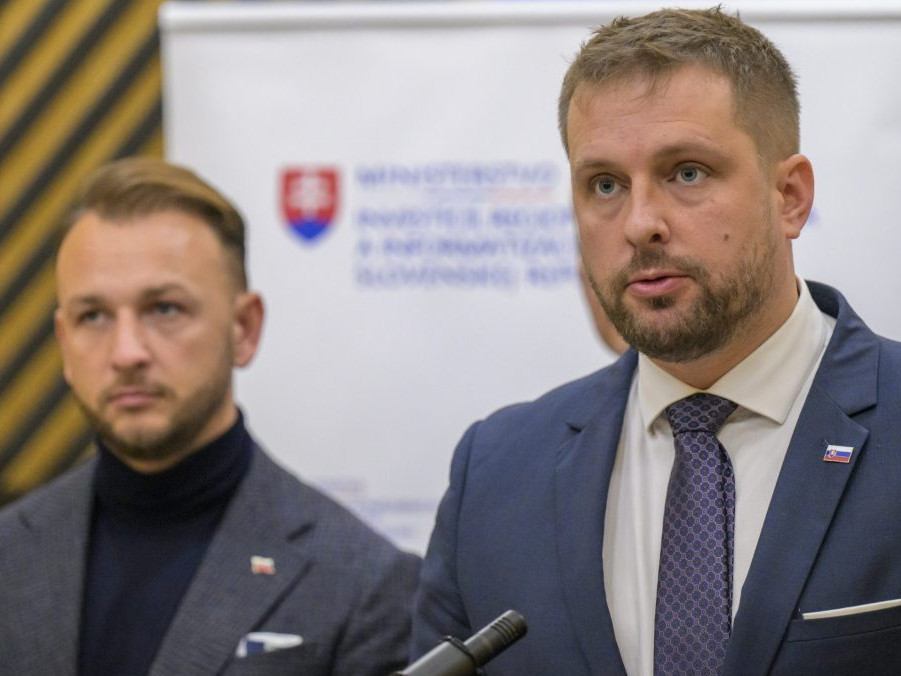 Sprava minister zdravotníctva Kamil Šaško a minister vnútra Matúš Šutaj Eštok.