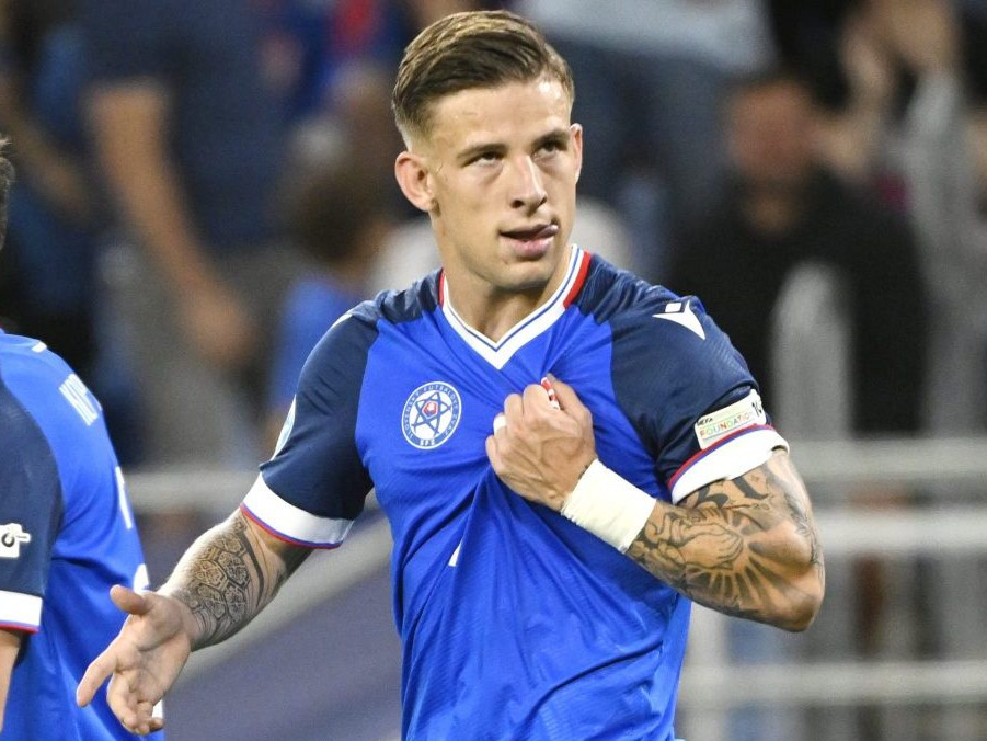 Tomáš Suslov sa teší z gólu v zápase proti Rumunsku.