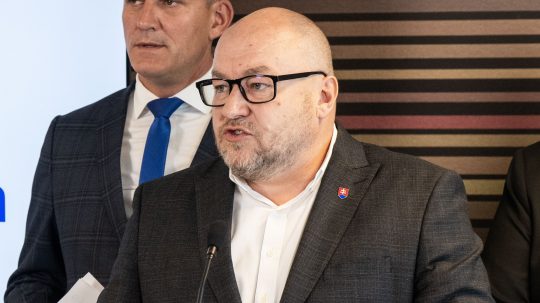 Minister cestovného ruchu R. Huliak.