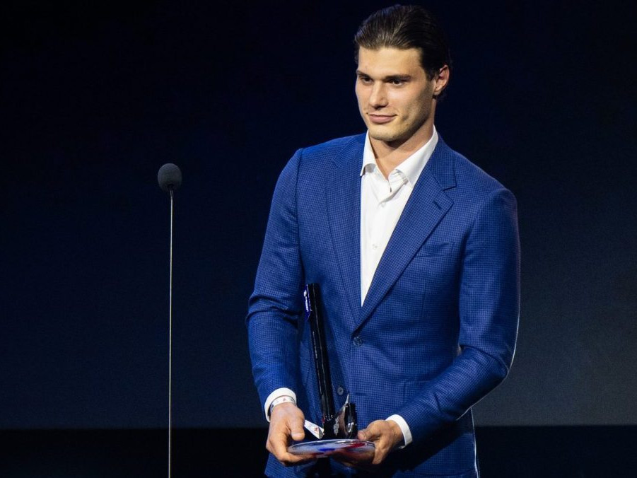 Juraj Slafkovský získal cenu v kategórii Najlepší útočník.