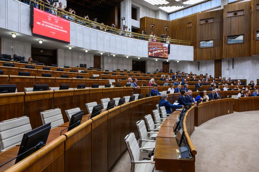 Schôdza NR SR k odvolávaniu ministra zdravotníctva Kamila Šaška (Hlas-SD) 13. augusta 2025.