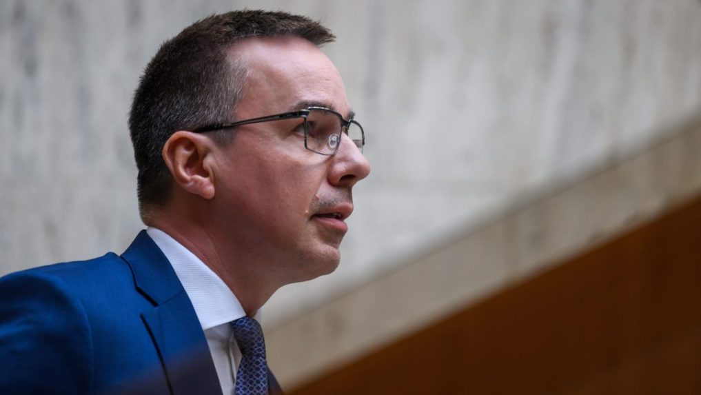 Minister práce Erik Tomáš.
