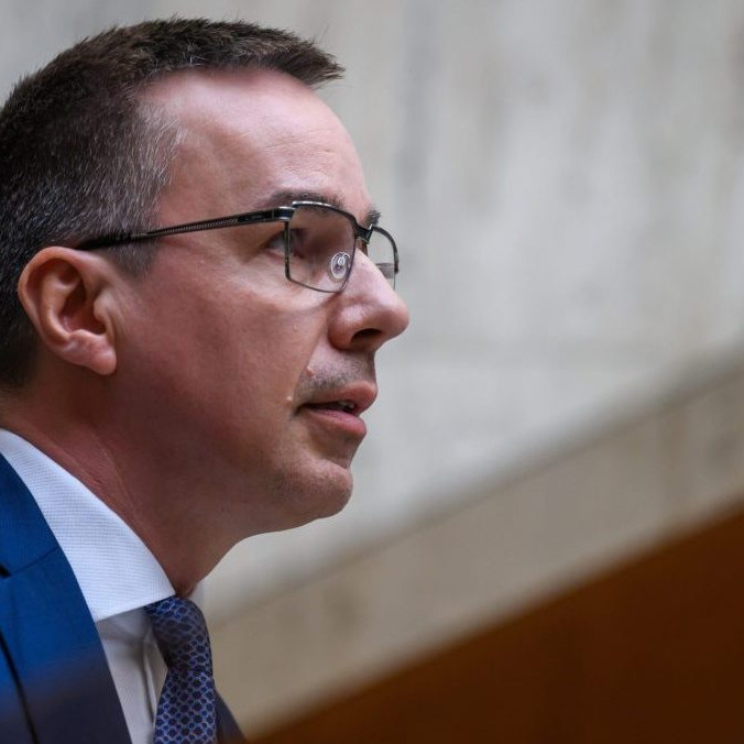Minister práce Erik Tomáš.