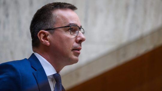 Minister práce Erik Tomáš.