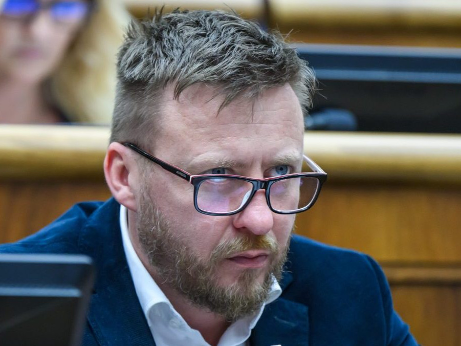 Splnomocnenec vlády Peter Kotlár.