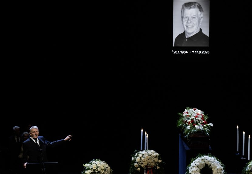 V Slovenskom národnom divadle sa dnes 26. augusta 2025 v Bratislave posledná rozlúčka so zosnulým hercom Oldom Hlaváčkom.