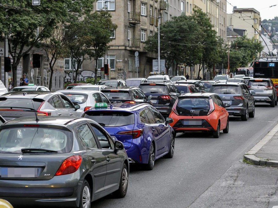 autá na ceste v Bratislave