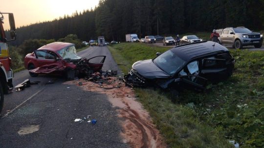 Pri vážnej nehode na Orave sa zranili tri osoby: Zasahovať museli aj dva vrtuľníky
