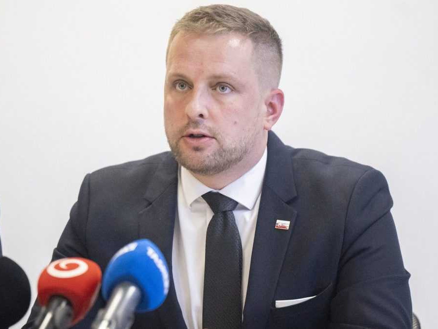 Na snímke minister Kamil Šaško (Hlas-SD) počas tlačovej konferencie 5. novembra.