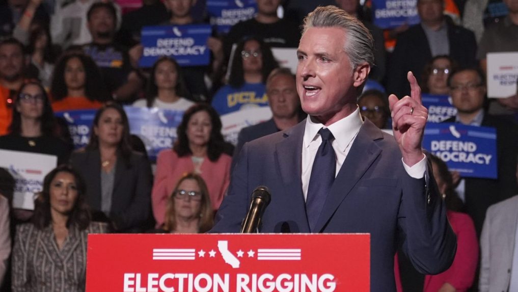 Na snímke guvernér Kalifornie Gavin Newsom.