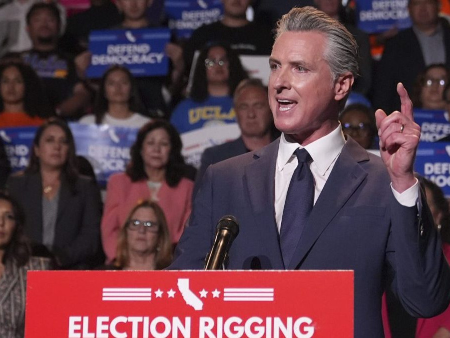 Na snímke guvernér Kalifornie Gavin Newsom.